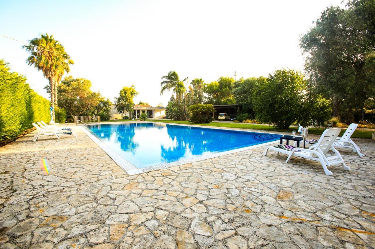 Villa Con Parco E Piscina San Michele Salentino Exterior photo