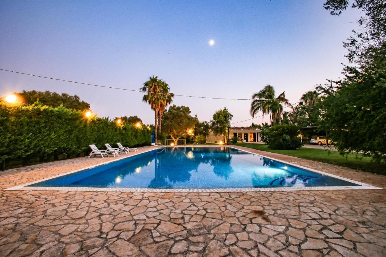 Villa Con Parco E Piscina San Michele Salentino Exterior photo